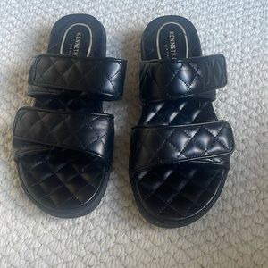 Kenneth Cole black quilted leather sandals size 8